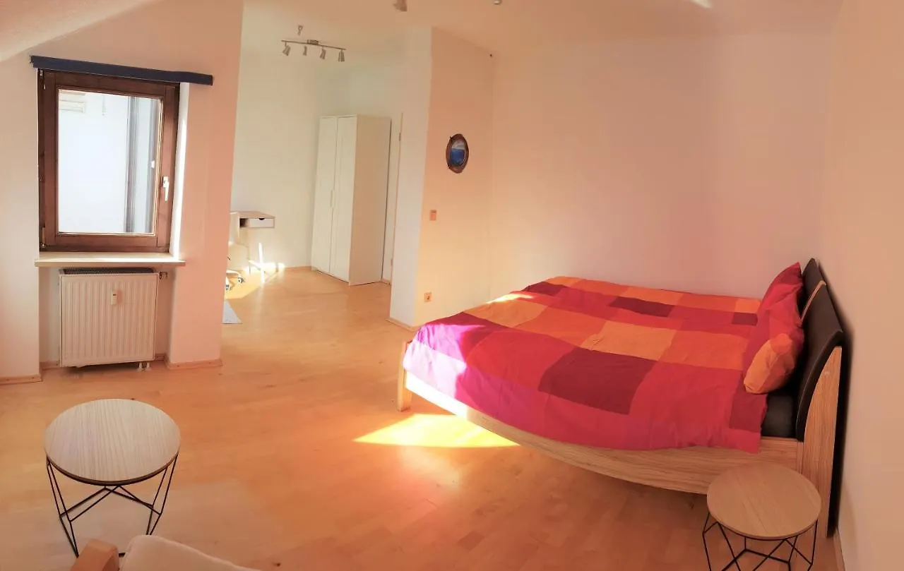 Schones Zimmer In Privatwohnung An Der U-Bahn, Geteiltes Bad, Eigenes Wc Monaco di Baviera