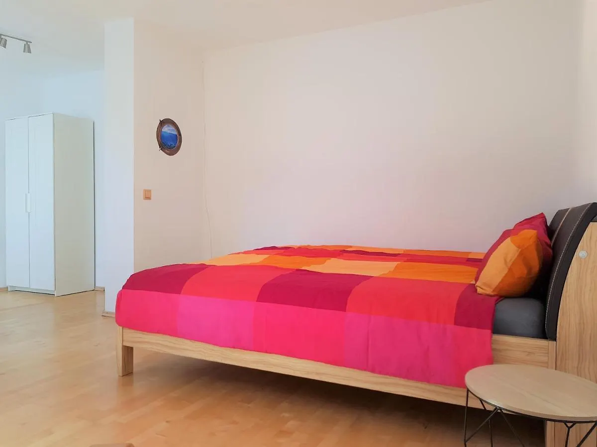 Schones Zimmer In Privatwohnung An Der U-Bahn, Geteiltes Bad, Eigenes Wc Munich Homestay