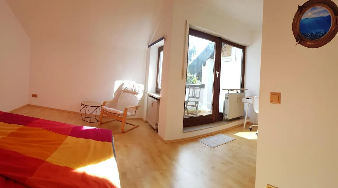 Homestay Schones Zimmer In Privatwohnung An Der U-Bahn, Geteiltes Bad, Eigenes Wc Munich