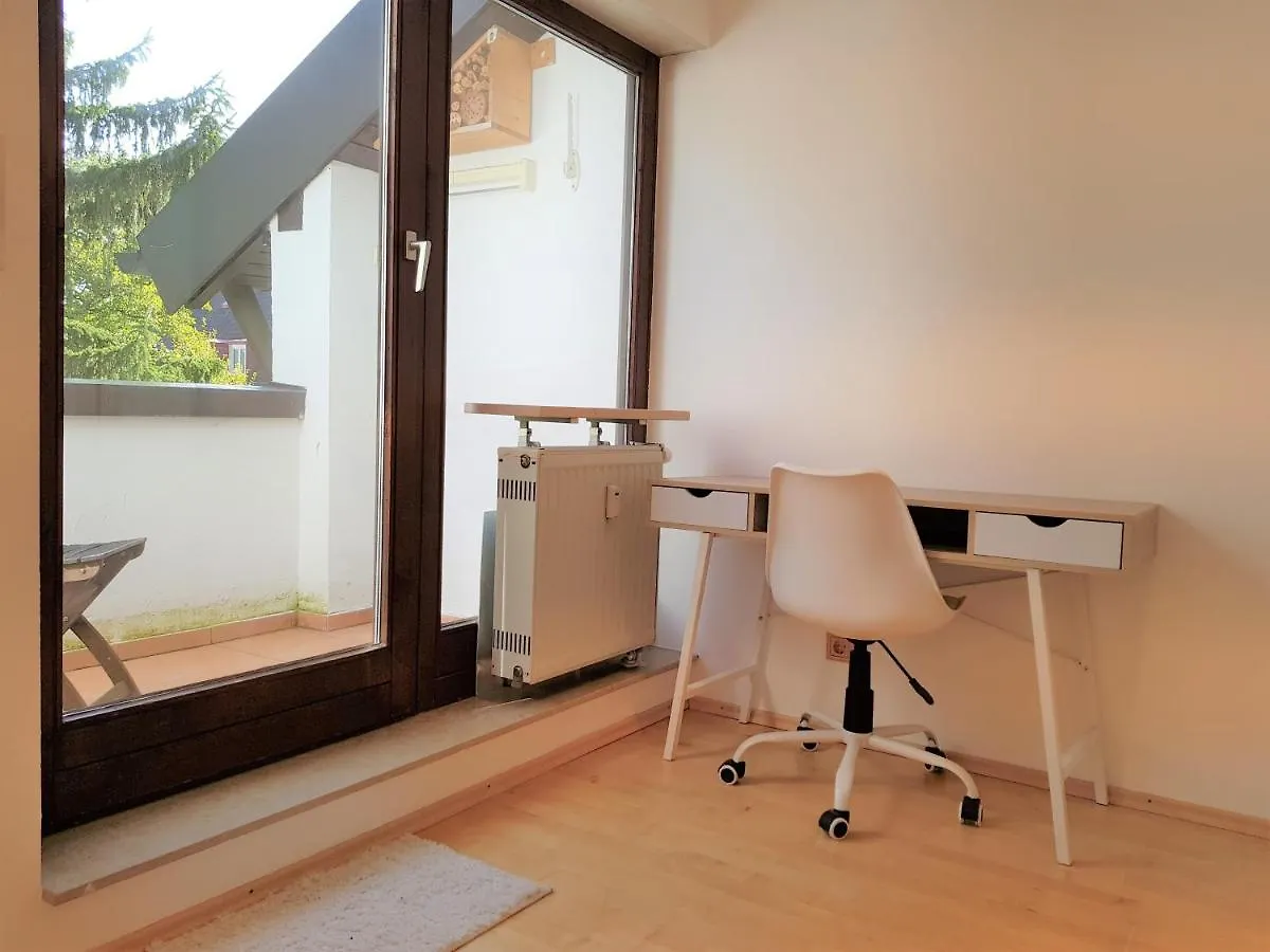 Homestay Schones Zimmer In Privatwohnung An Der U-Bahn, Geteiltes Bad, Eigenes Wc Munich
