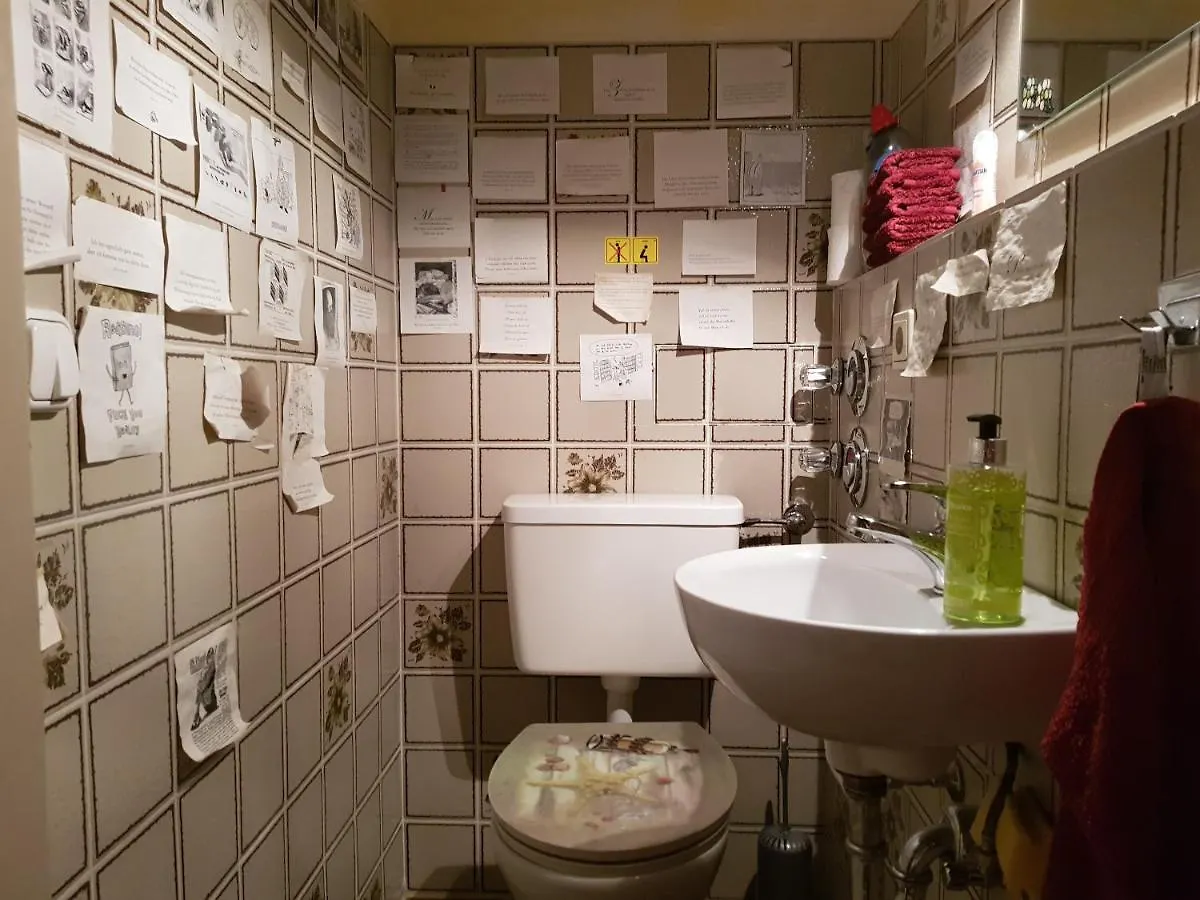 Schones Zimmer In Privatwohnung An Der U-Bahn, Geteiltes Bad, Eigenes Wc Monaco di Baviera 0*,  Germania