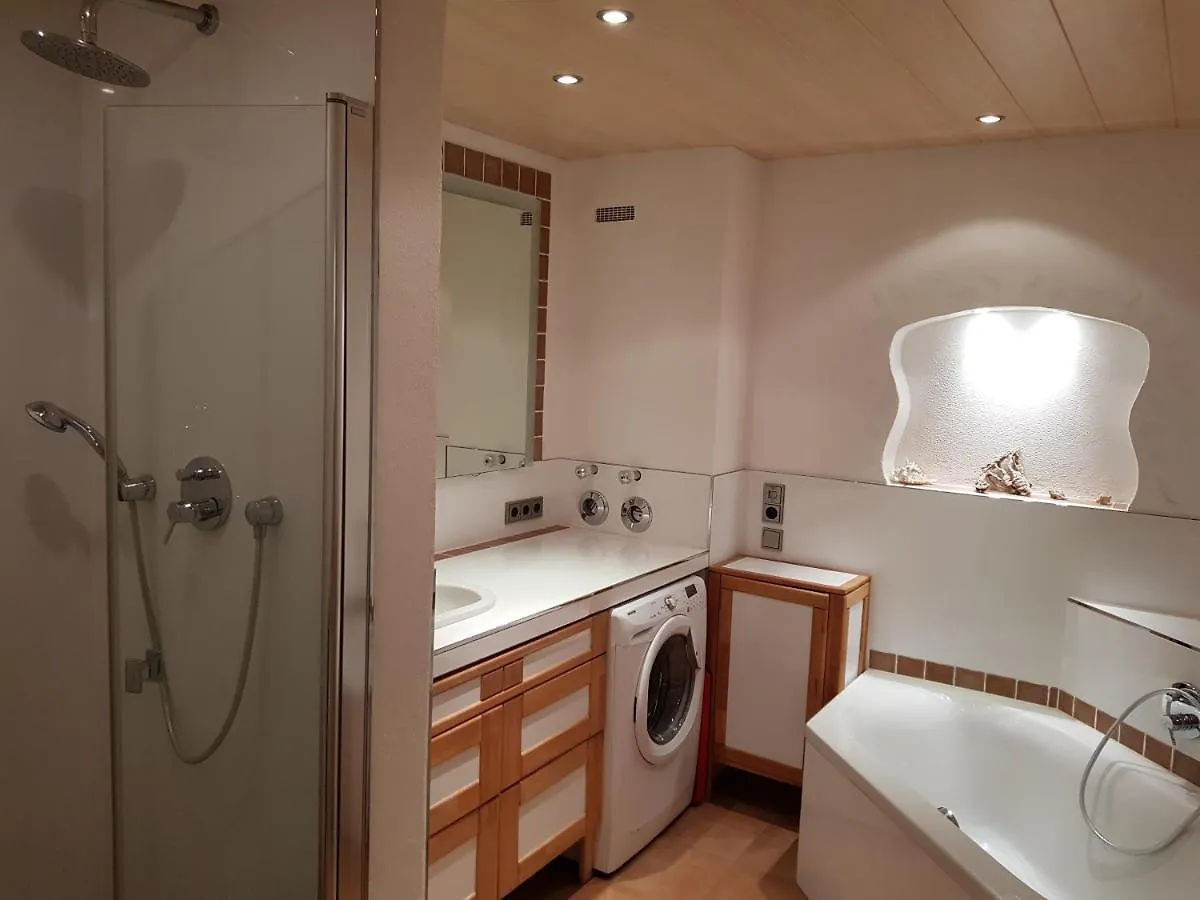 Schones Zimmer In Privatwohnung An Der U-Bahn, Geteiltes Bad, Eigenes Wc Munich Germany